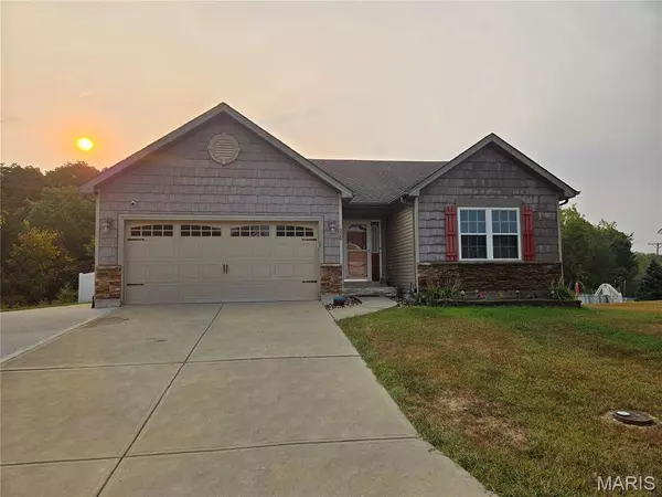 120 Creekside DR, Winfield, MO 63389