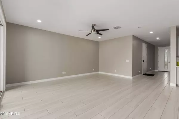 200 E WISTERIA Drive, Chandler, AZ 85286