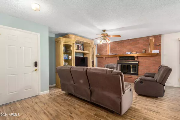 728 W GROVE Circle, Mesa, AZ 85210