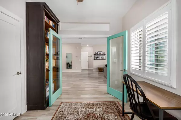 1841 E CLARENDON Avenue, Phoenix, AZ 85016