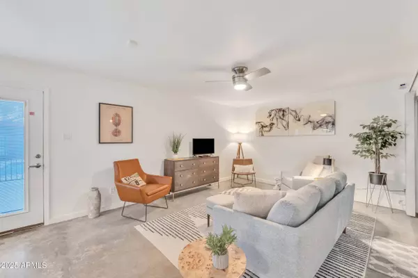 1241 E MEDLOCK Drive #112, Phoenix, AZ 85014