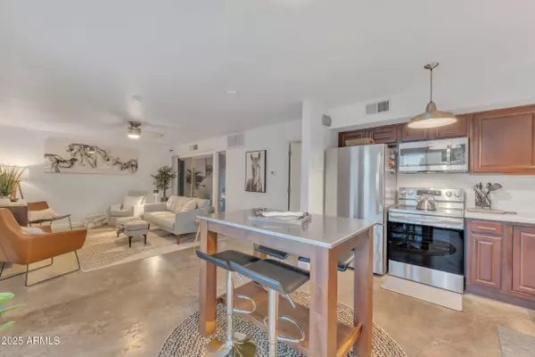 1241 E MEDLOCK Drive #112, Phoenix, AZ 85014