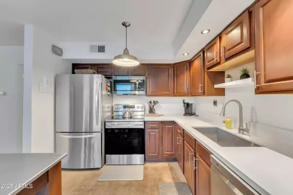 1241 E MEDLOCK Drive #112, Phoenix, AZ 85014