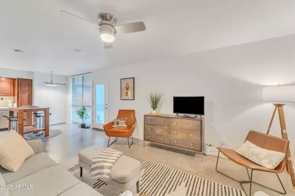 1241 E MEDLOCK Drive #112, Phoenix, AZ 85014