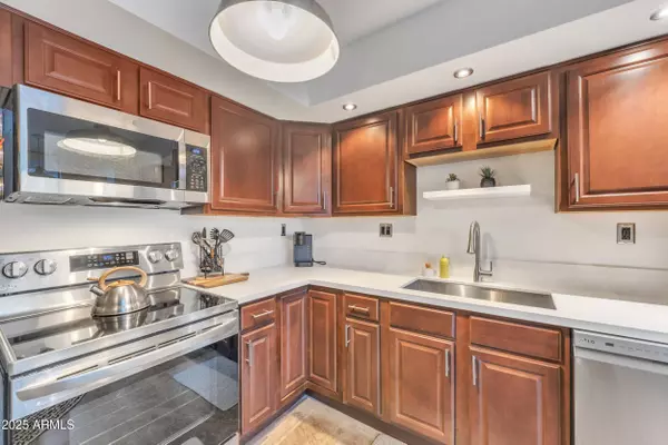 1241 E MEDLOCK Drive #112, Phoenix, AZ 85014