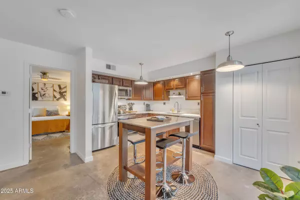 1241 E MEDLOCK Drive #112, Phoenix, AZ 85014