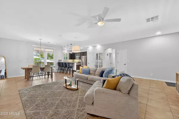 1331 E KALER Drive, Phoenix, AZ 85020