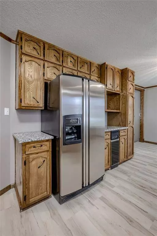 1400 R D Mize RD, Blue Springs, MO 64015