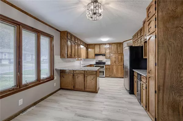 1400 R D Mize RD, Blue Springs, MO 64015