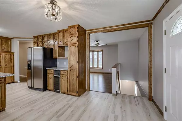 1400 R D Mize RD, Blue Springs, MO 64015