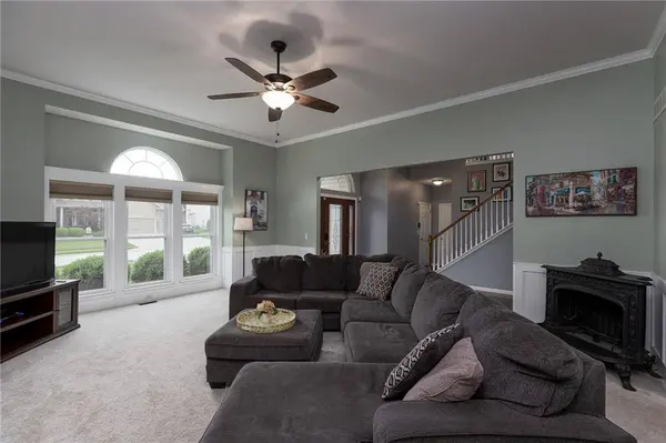 8823 NE 97th ST, Kansas City, MO 64157