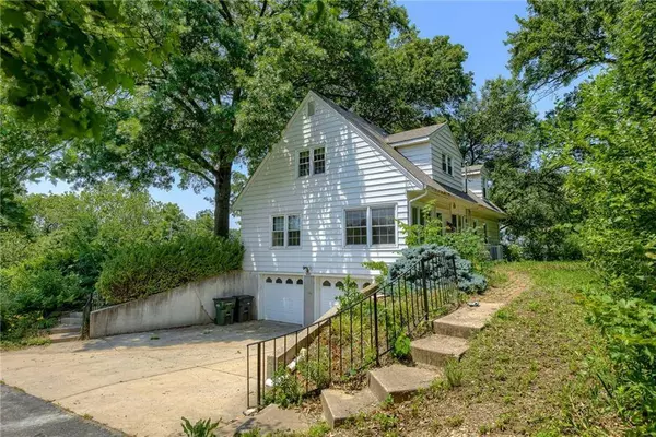 3437 Shrine Park RD, Leavenworth, KS 66048