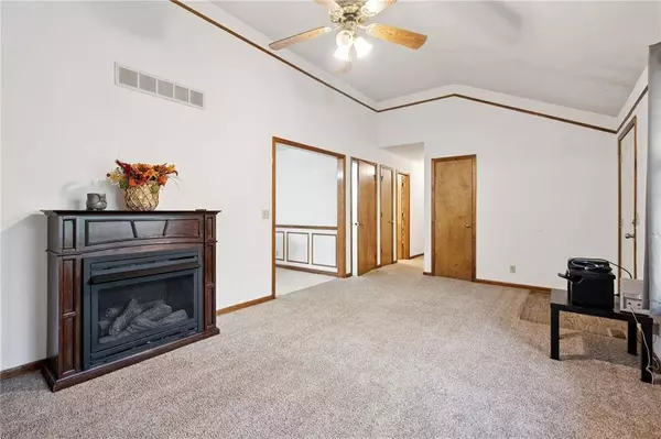 1203 Magnolia West AVE, Excelsior Springs, MO 64024