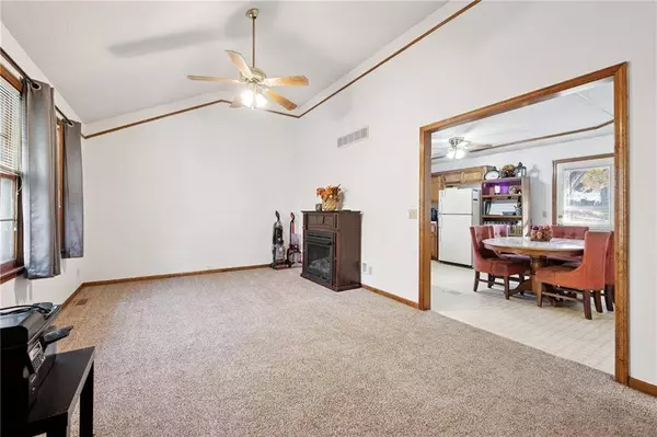 1203 Magnolia West AVE, Excelsior Springs, MO 64024