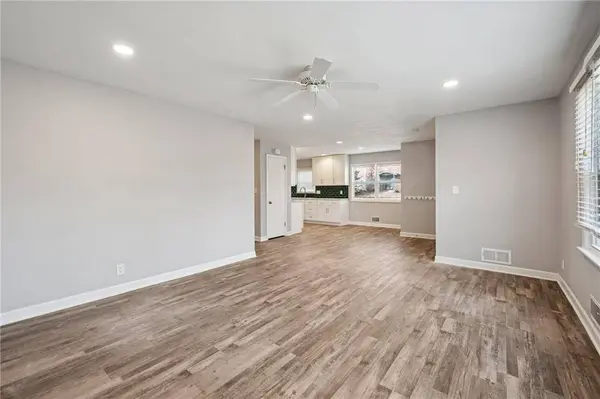 8500 ROBINSON ST, Overland Park, KS 66212