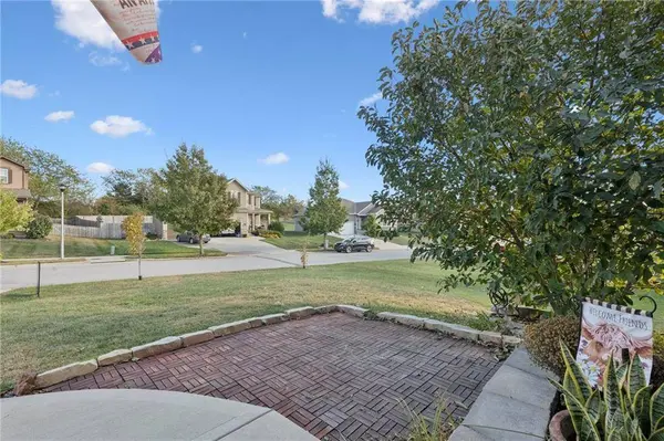 14198 S LANDON ST, Olathe, KS 66061