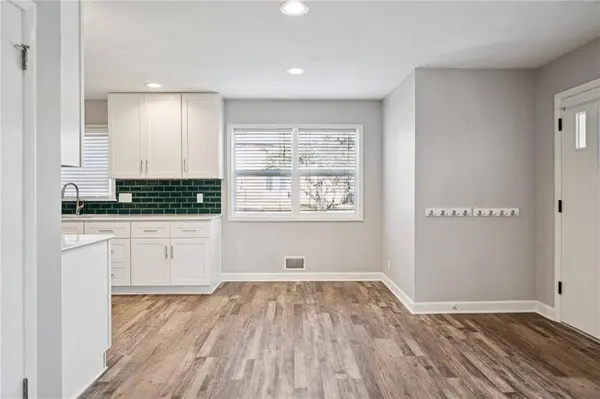 8500 ROBINSON ST, Overland Park, KS 66212