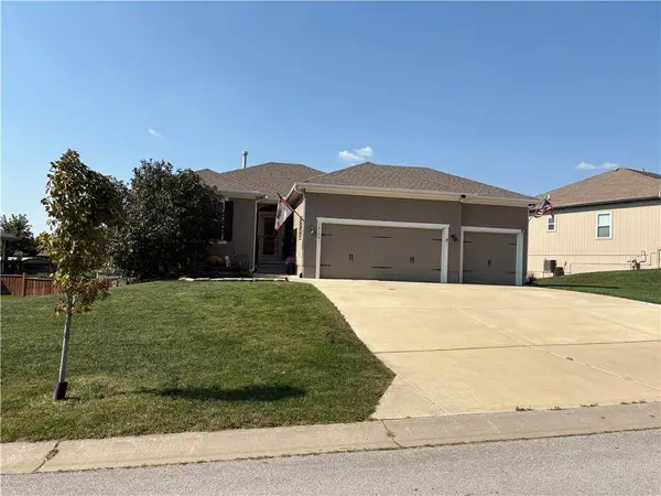14198 S LANDON ST, Olathe, KS 66061