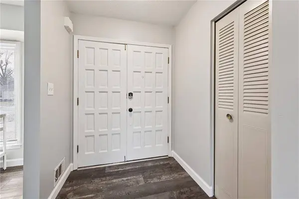 101 SE BRENTWOOD DR, Lee's Summit, MO 64063