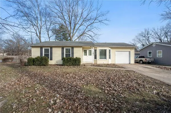 101 SE BRENTWOOD DR, Lee's Summit, MO 64063