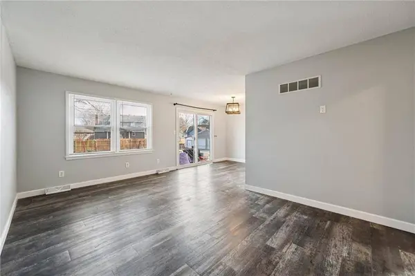 101 SE BRENTWOOD DR, Lee's Summit, MO 64063