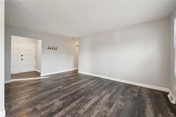 101 SE BRENTWOOD DR, Lee's Summit, MO 64063