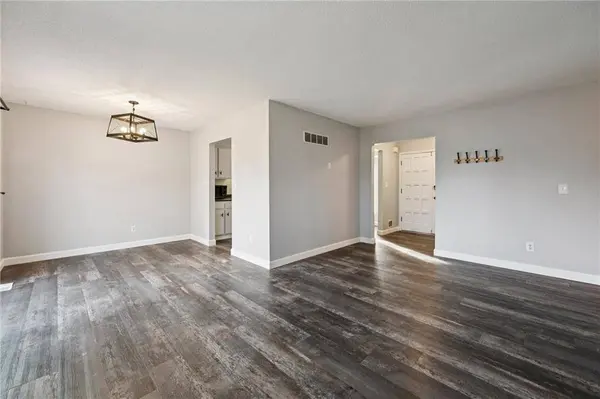 101 SE BRENTWOOD DR, Lee's Summit, MO 64063