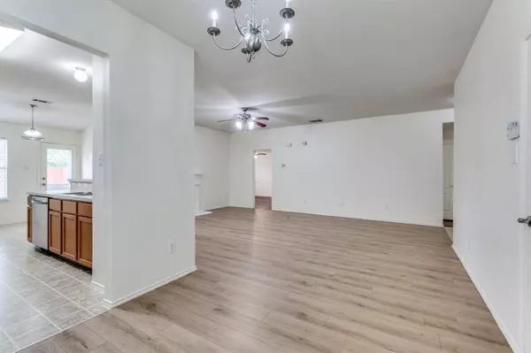 628 Mallard Drive, Saginaw, TX 76131