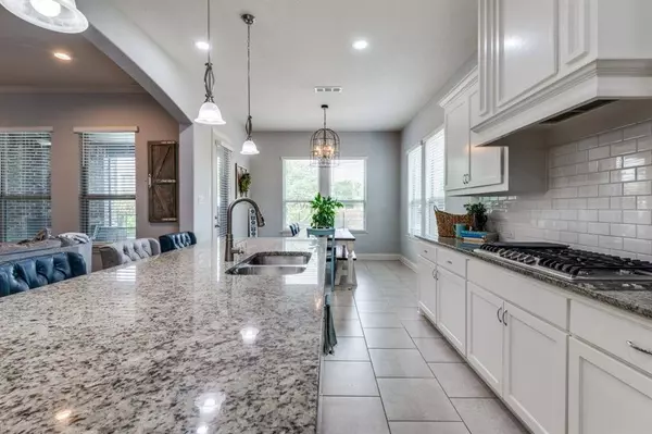 7302 Vicari Drive, Arlington, TX 76001