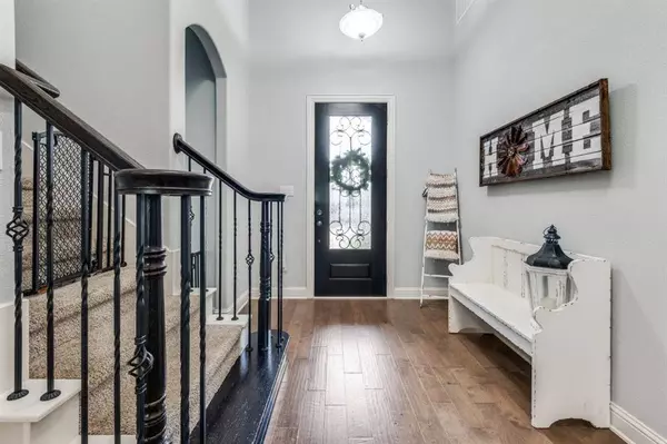 7302 Vicari Drive, Arlington, TX 76001