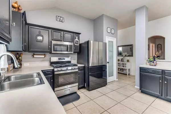 632 Crestview Court, Saginaw, TX 76179