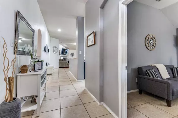 632 Crestview Court, Saginaw, TX 76179