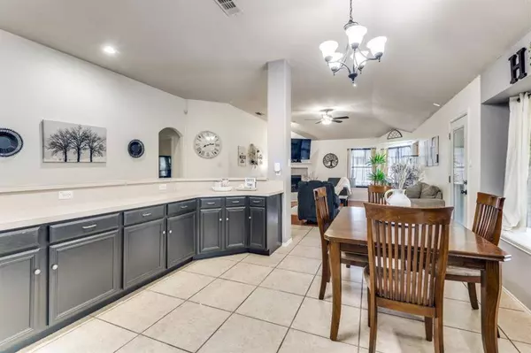 632 Crestview Court, Saginaw, TX 76179