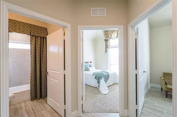 878 Hatton Sumner Pl, Arlington, TX 76005