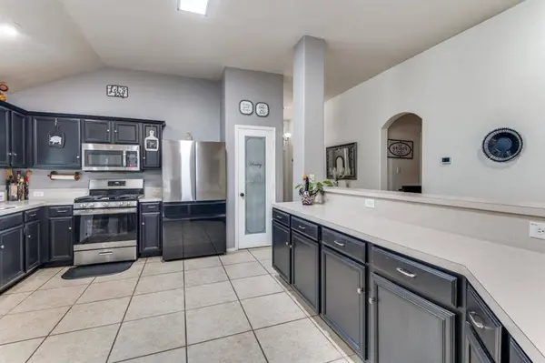 632 Crestview Court, Saginaw, TX 76179