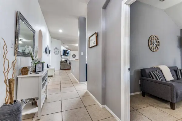 632 Crestview Court, Saginaw, TX 76179