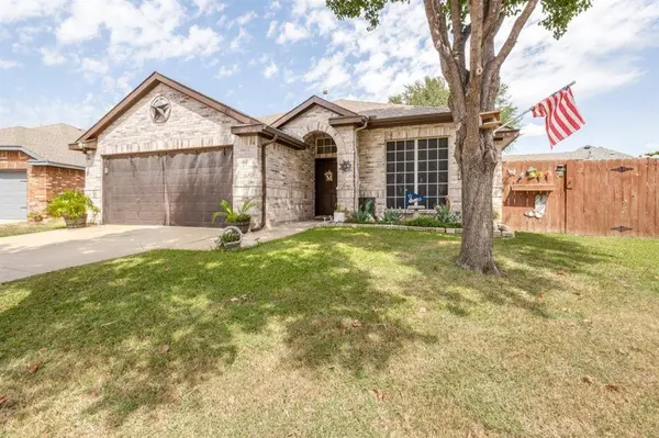 632 Crestview Court, Saginaw, TX 76179