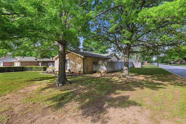 1917 Hurstview Drive, Hurst, TX 76054