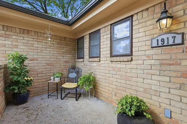 1917 Hurstview Drive, Hurst, TX 76054