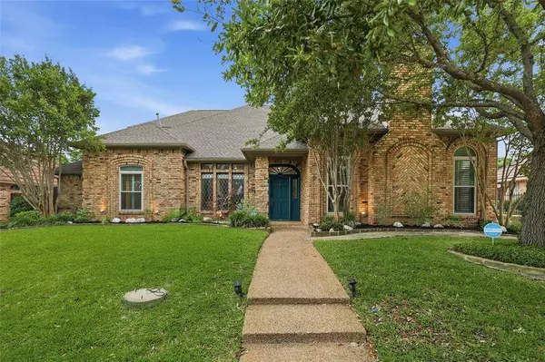 848 Birdsong Drive, Bedford, TX 76021