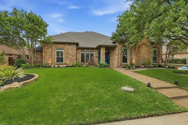 848 Birdsong Drive, Bedford, TX 76021
