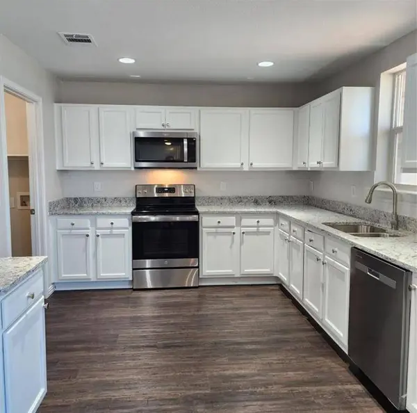 715 Daughters Drive, Burleson, TX 76028