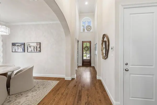 342 Hill Creek Lane, Grapevine, TX 76051