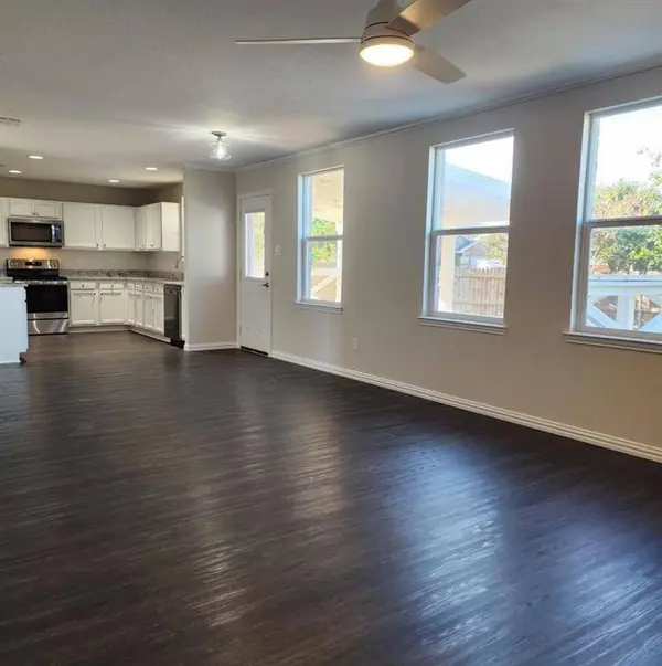 715 Daughters Drive, Burleson, TX 76028