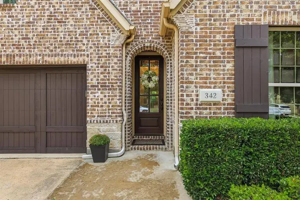 342 Hill Creek Lane, Grapevine, TX 76051