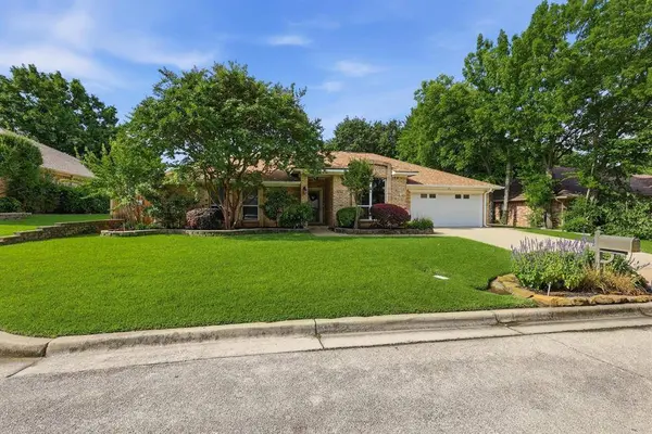 325 Marseille Drive, Hurst, TX 76054