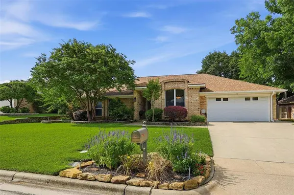 325 Marseille Drive, Hurst, TX 76054