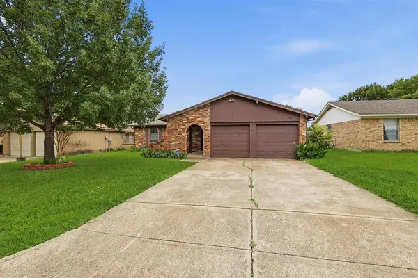 6536 Windrock, Watauga, TX 76148