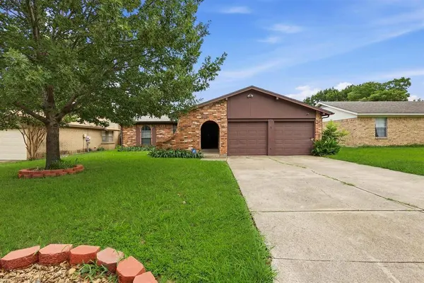 6536 Windrock, Watauga, TX 76148
