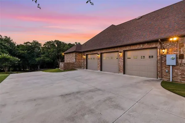 125 E Bozeman Lane, Fort Worth, TX 76108